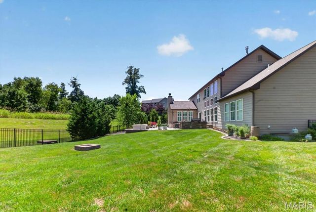 9818 Grandview Lake Court, Sunset Hills, MO 63127