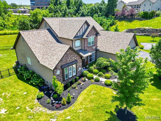 9818 Grandview Lake Court, Sunset Hills, MO 63127