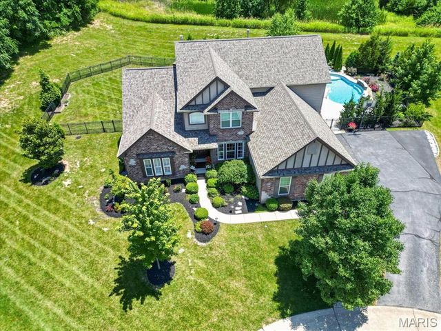 9818 Grandview Lake Court, Sunset Hills, MO 63127