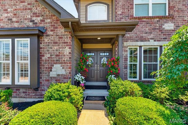 9818 Grandview Lake Court, Sunset Hills, MO 63127