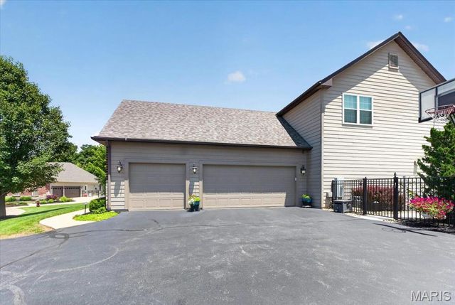 9818 Grandview Lake Court, Sunset Hills, MO 63127
