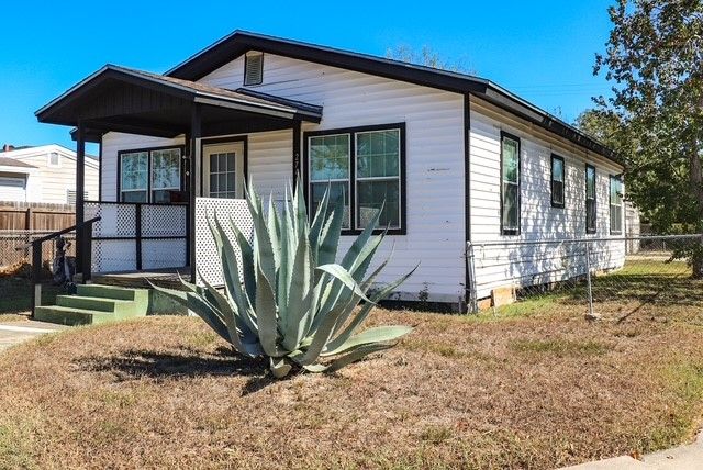 2746 Prescott St, Corpus Christi, TX 78404