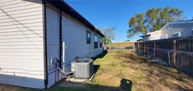 2746 Prescott St, Corpus Christi, TX 78404