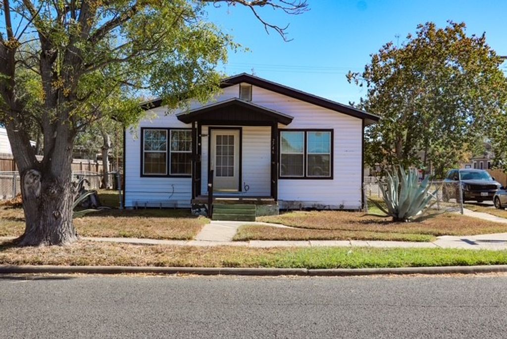 2746 Prescott St, Corpus Christi, TX 78404