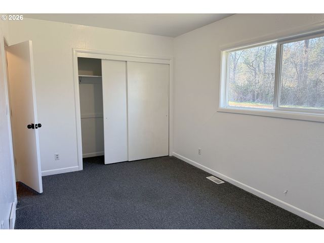 4733 E AMAZON Dr, Eugene, OR 97405