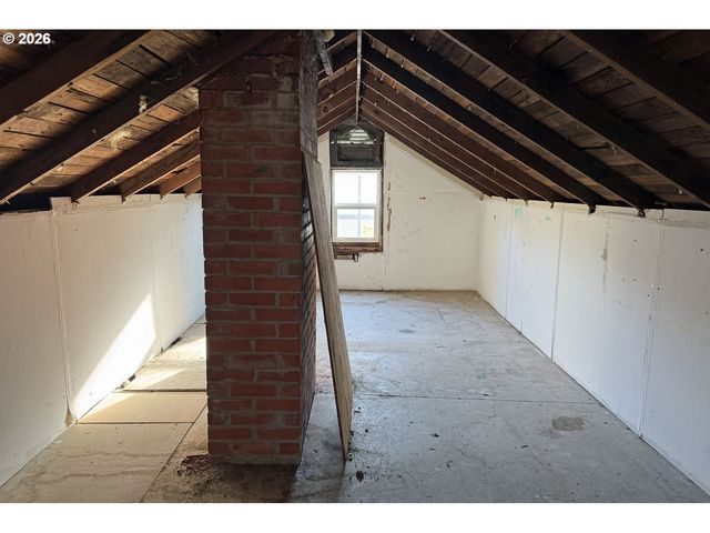 4733 E AMAZON Dr, Eugene, OR 97405