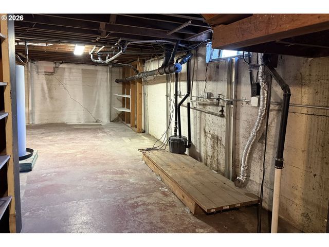 4733 E AMAZON Dr, Eugene, OR 97405