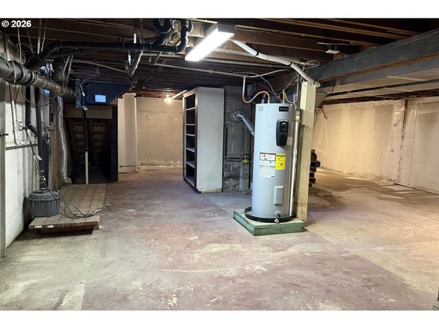 4733 E AMAZON Dr, Eugene, OR 97405