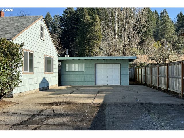 4733 E AMAZON Dr, Eugene, OR 97405