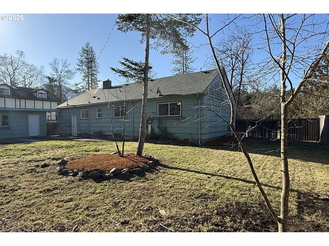 4733 E AMAZON Dr, Eugene, OR 97405