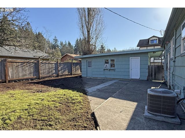 4733 E AMAZON Dr, Eugene, OR 97405