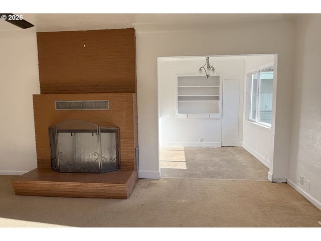 4733 E AMAZON Dr, Eugene, OR 97405