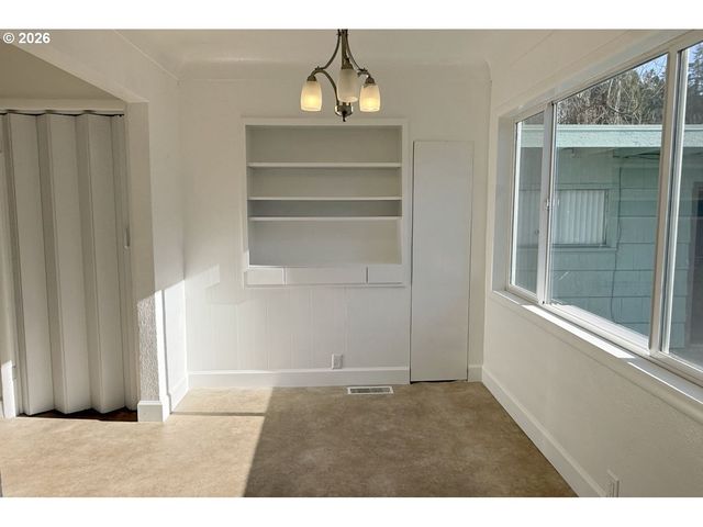 4733 E AMAZON Dr, Eugene, OR 97405