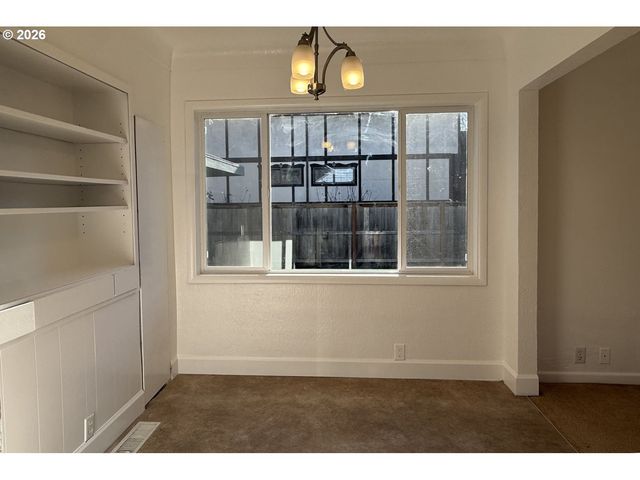 4733 E AMAZON Dr, Eugene, OR 97405