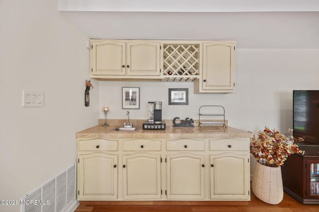 6 Robbie Court, Morganville, NJ 07751
