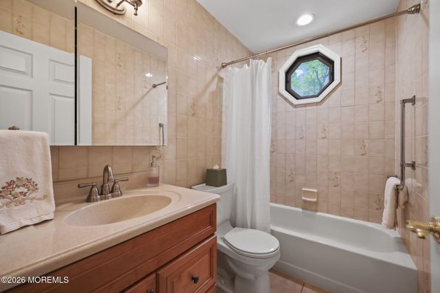 6 Robbie Court, Morganville, NJ 07751