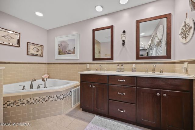 6 Robbie Court, Morganville, NJ 07751