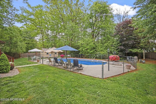 6 Robbie Court, Morganville, NJ 07751