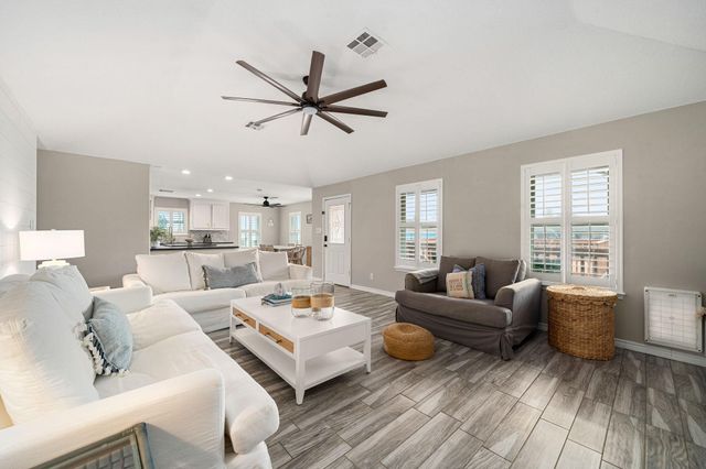5 S Sandpiper Street, La Marque, TX 77568
