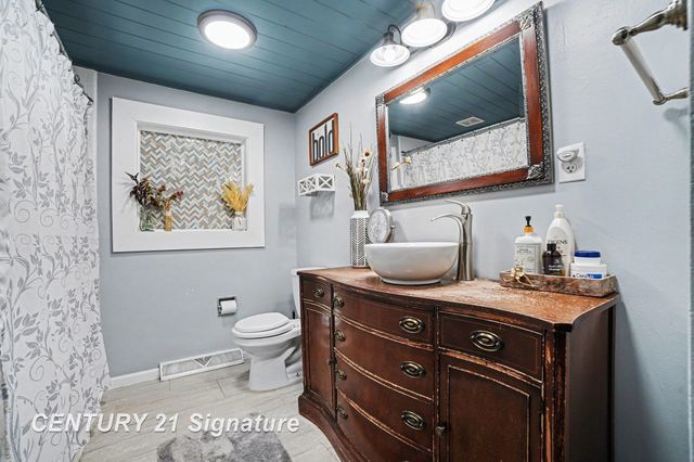 611 Sandow Road, Midland, MI 48640