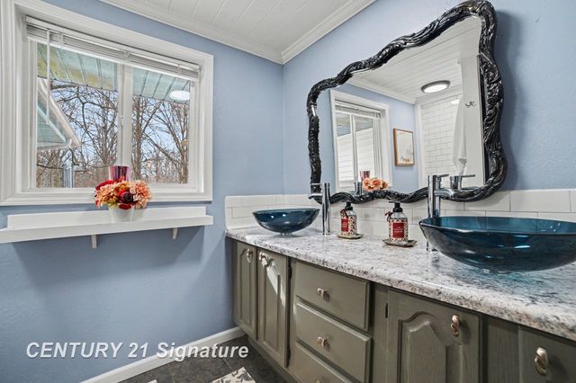 611 Sandow Road, Midland, MI 48640