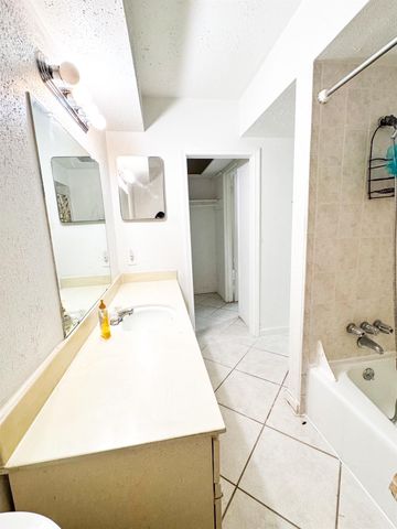 12633 Memorial Drive 4, Houston, TX 77024