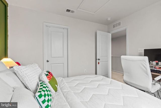 121 SWITCHGRASS CT, Bunker Hill, WV 25413