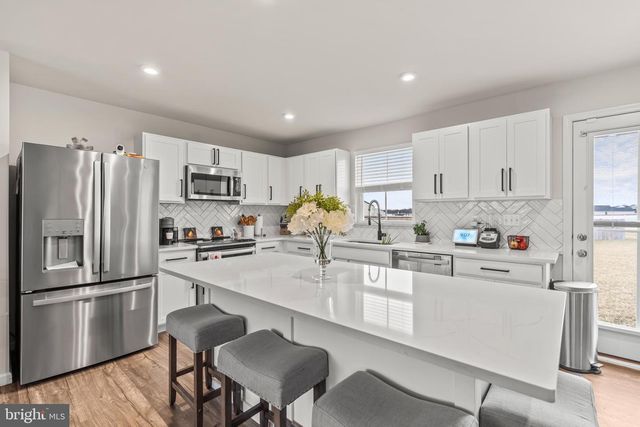 121 SWITCHGRASS CT, Bunker Hill, WV 25413