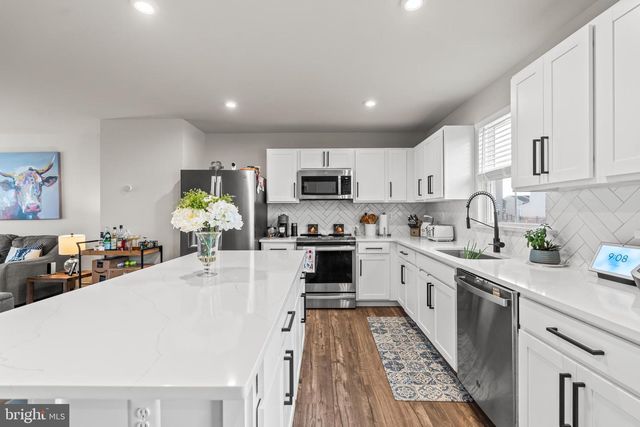 121 SWITCHGRASS CT, Bunker Hill, WV 25413