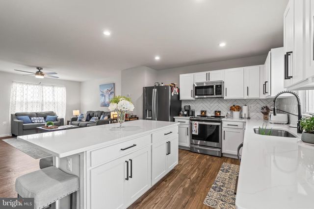 121 SWITCHGRASS CT, Bunker Hill, WV 25413