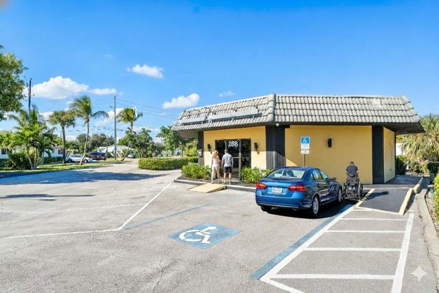 888 E Coast Avenue, Lantana, FL 33462
