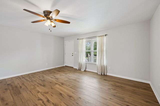 121 Cavalier Dr, Hendersonville, TN 37075