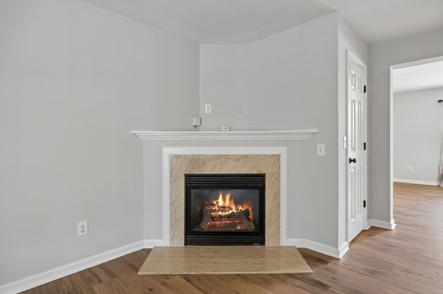 121 Cavalier Dr, Hendersonville, TN 37075