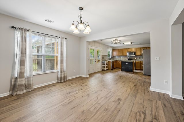 121 Cavalier Dr, Hendersonville, TN 37075