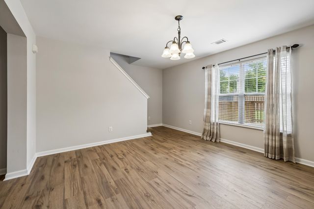 121 Cavalier Dr, Hendersonville, TN 37075