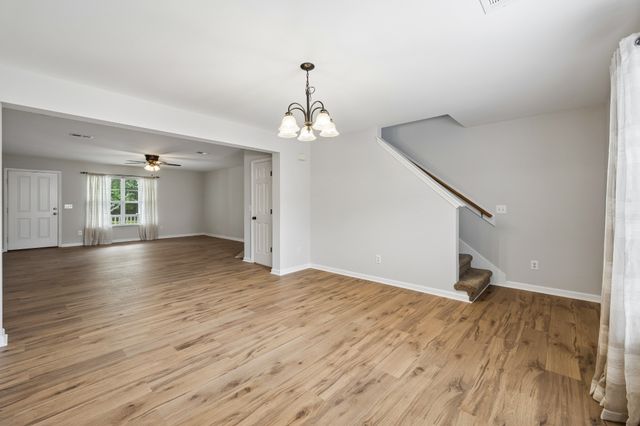 121 Cavalier Dr, Hendersonville, TN 37075