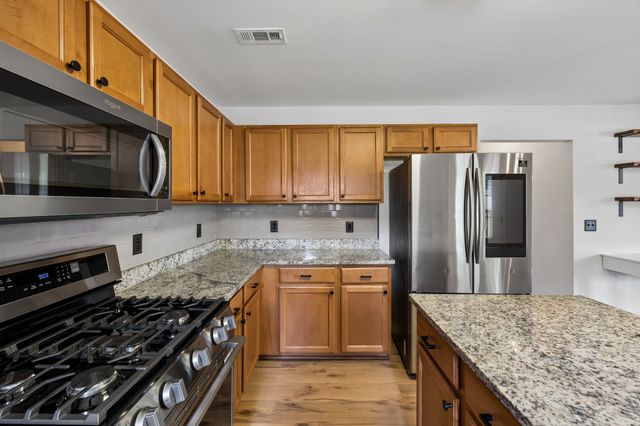 121 Cavalier Dr, Hendersonville, TN 37075