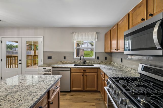 121 Cavalier Dr, Hendersonville, TN 37075