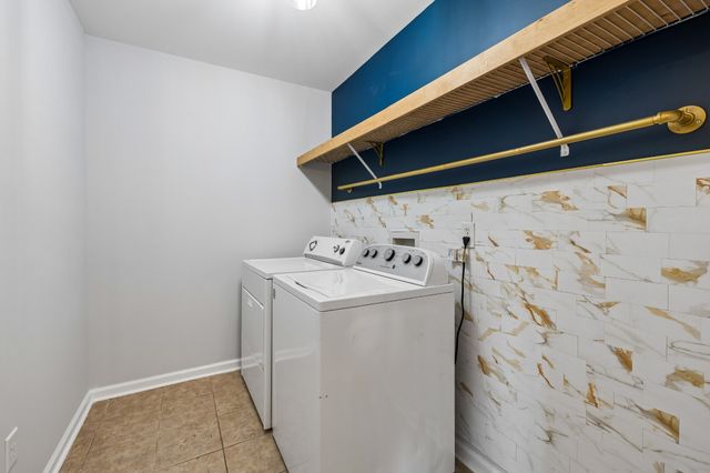 121 Cavalier Dr, Hendersonville, TN 37075