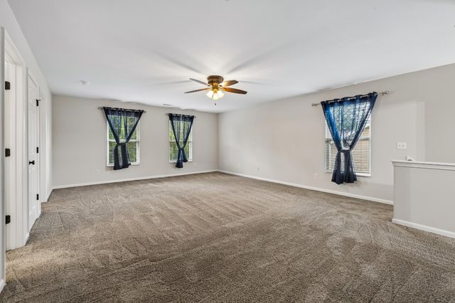 121 Cavalier Dr, Hendersonville, TN 37075