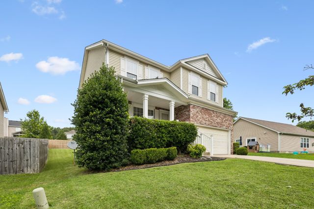 121 Cavalier Dr, Hendersonville, TN 37075