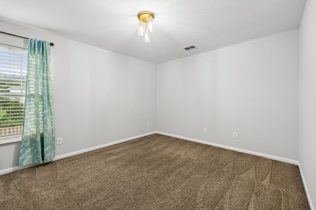 121 Cavalier Dr, Hendersonville, TN 37075