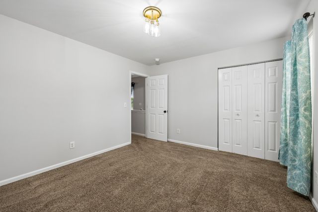 121 Cavalier Dr, Hendersonville, TN 37075
