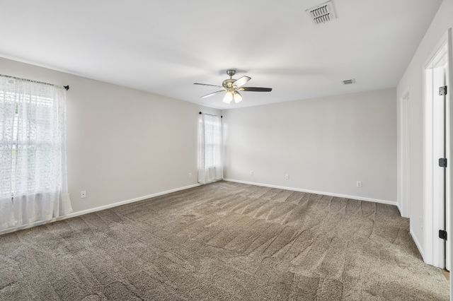 121 Cavalier Dr, Hendersonville, TN 37075