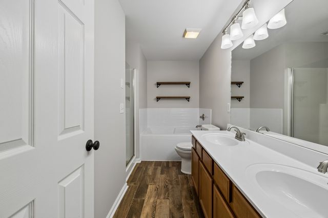 121 Cavalier Dr, Hendersonville, TN 37075