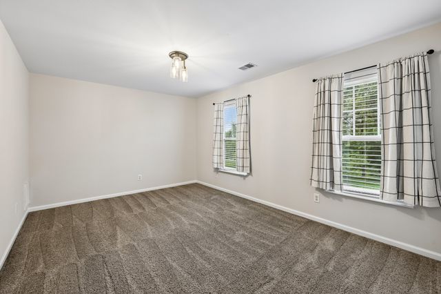 121 Cavalier Dr, Hendersonville, TN 37075