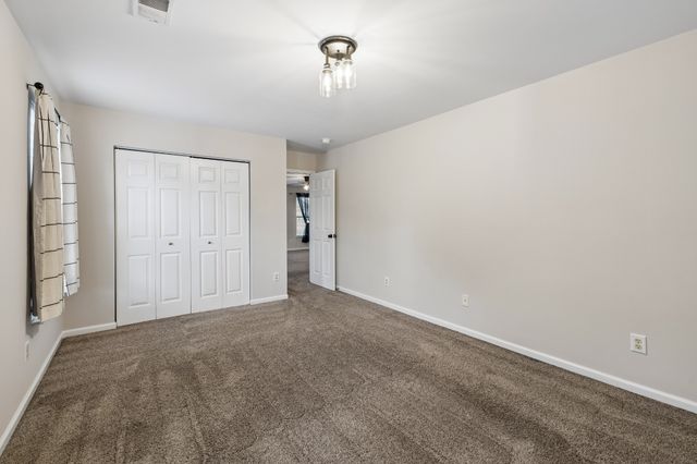 121 Cavalier Dr, Hendersonville, TN 37075