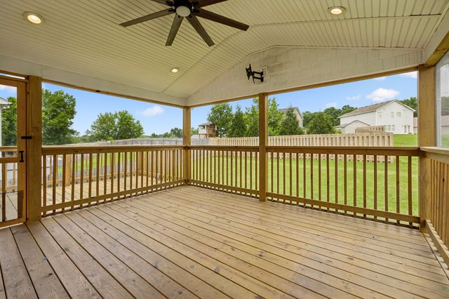 121 Cavalier Dr, Hendersonville, TN 37075
