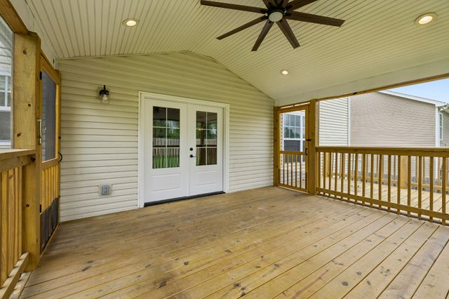 121 Cavalier Dr, Hendersonville, TN 37075