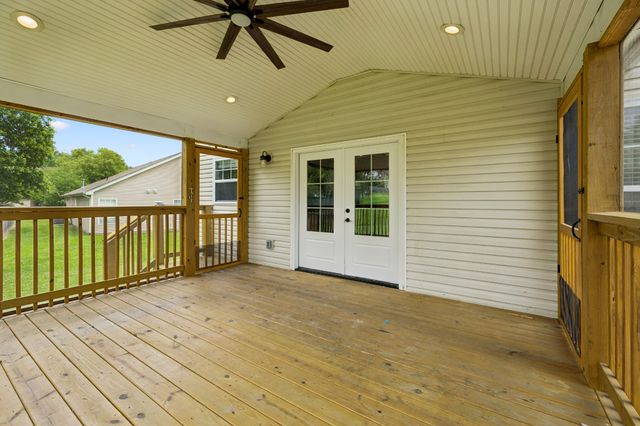 121 Cavalier Dr, Hendersonville, TN 37075